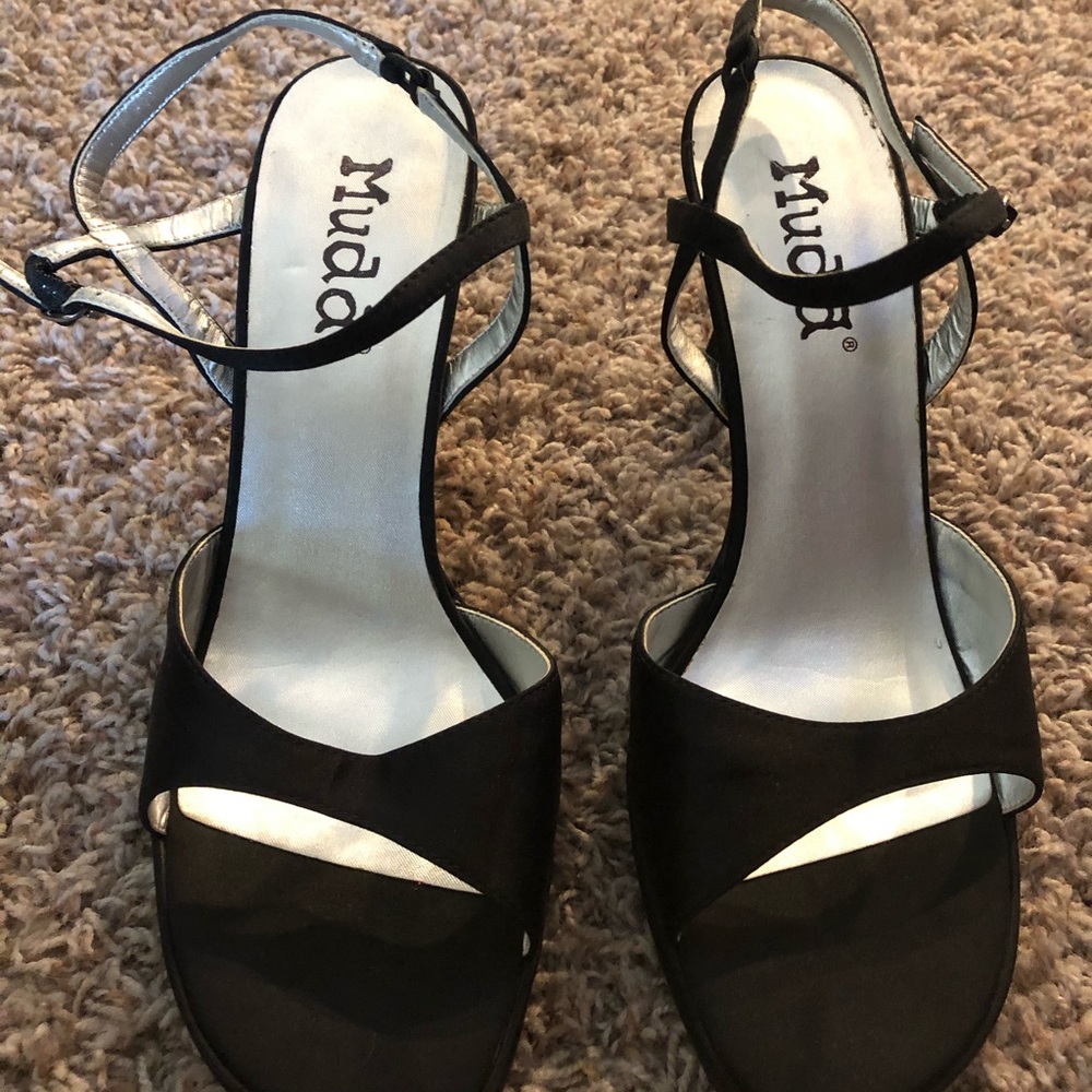 Mudd Satin Black Heeled w/ankle straps 8.5